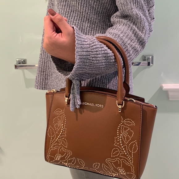 Michael Kors Handbags - NWT MICHAEL KORS ELLIE CONVERTIBLE SATCHEL
